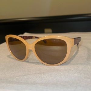 Stylish jet setting sunglasses worn very little.